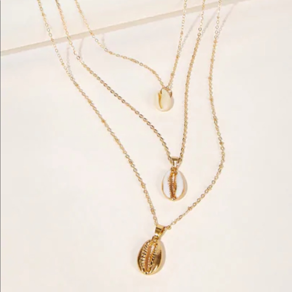 LAST ONE Layered Cowrie Shell Necklace Set - Picture 4 of 5